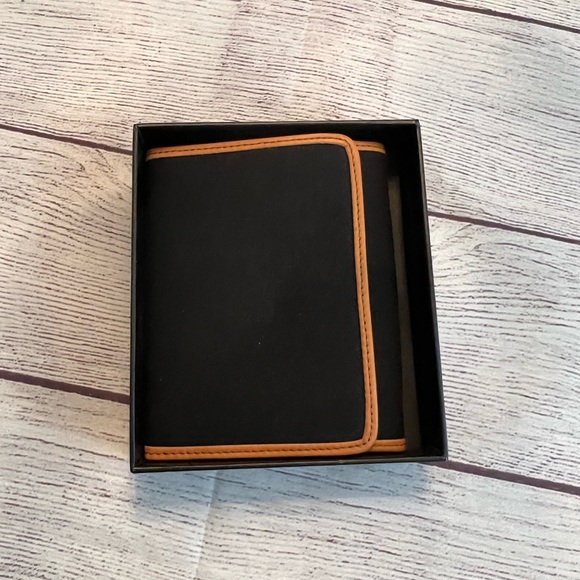 NWOT IZOLA Men's Groom Kit - Picture 3 of 3